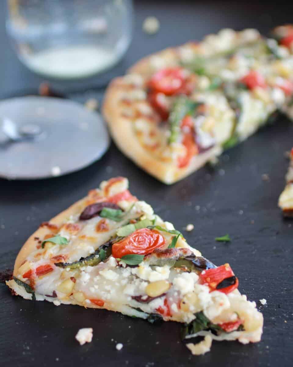 Whipped Feta and Roasted Jalapeño Greek Pizza https://fett-weg.today/