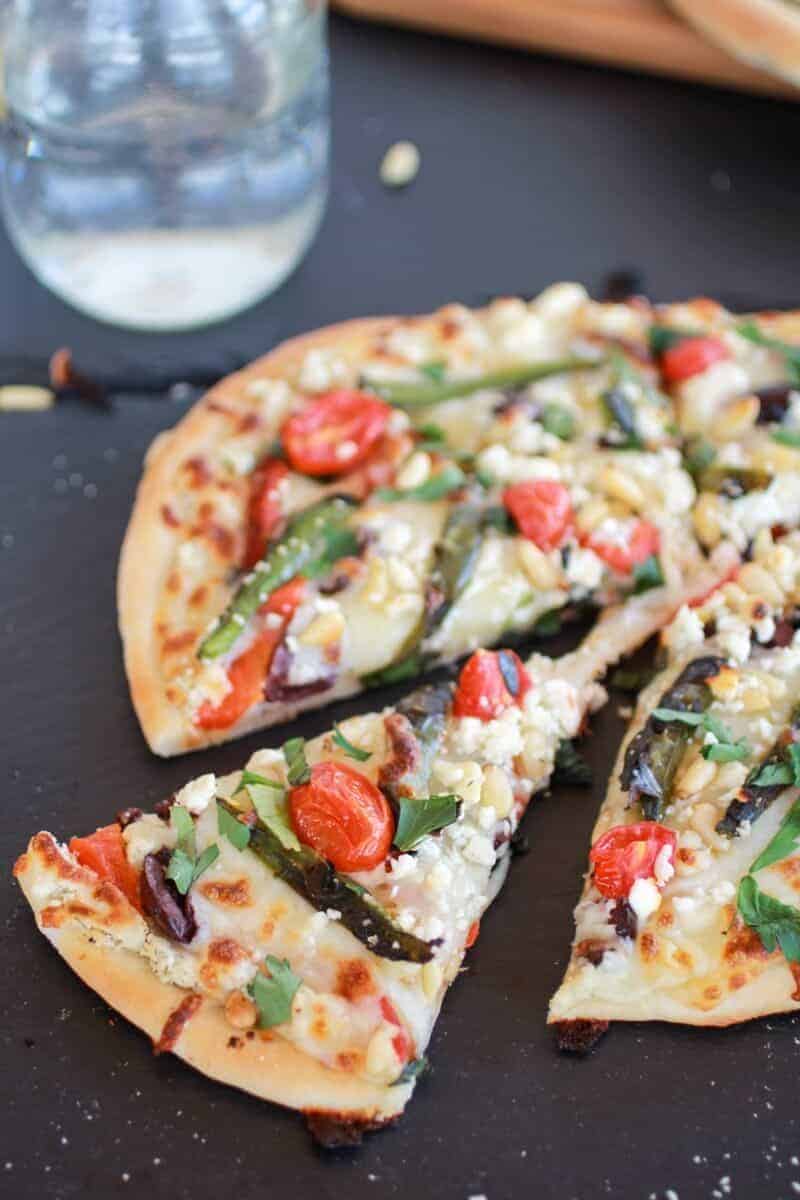 Whipped Feta and Roasted Jalapeño Greek Pizza https://fett-weg.today/