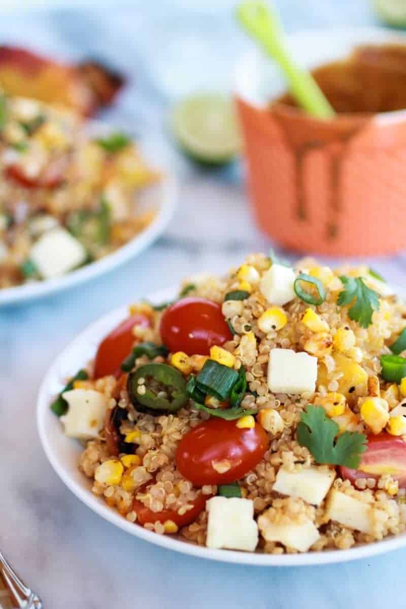 BBQ Grilled Corn, Jalapeño and Peach Quinoa Salad | https://fett-weg.today/