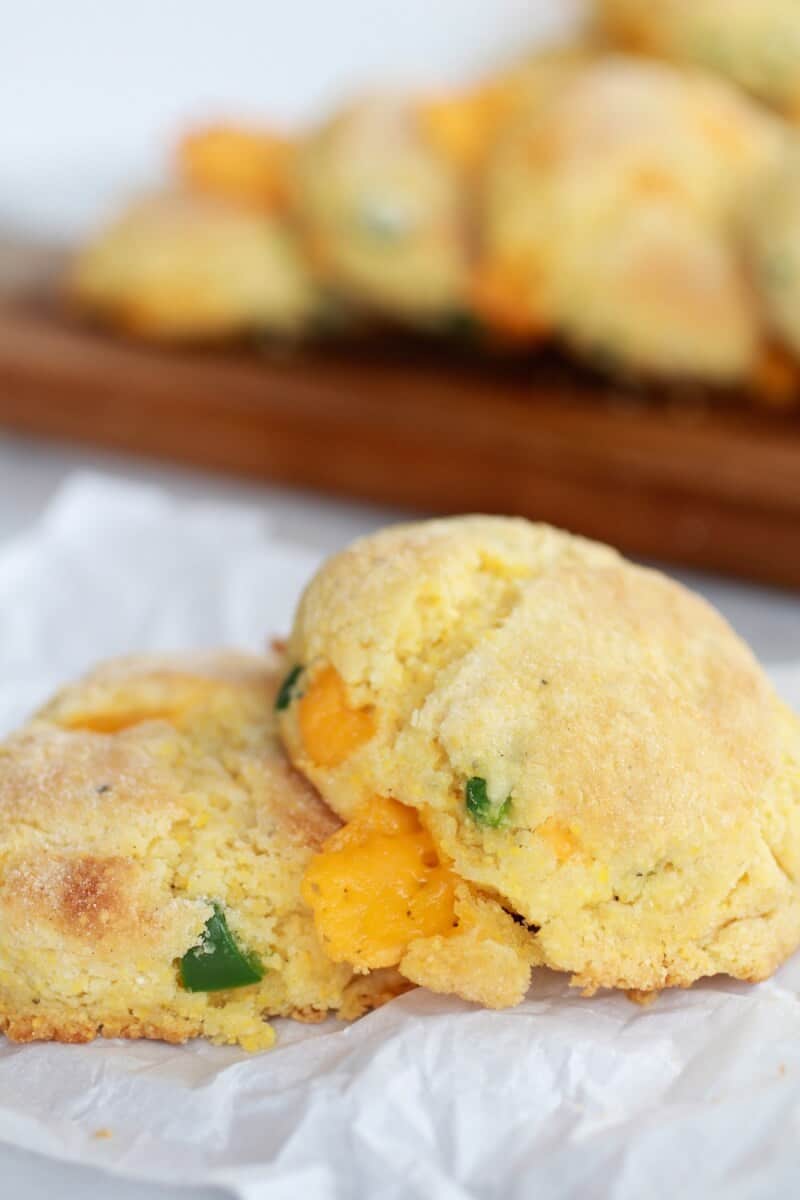 Sweet Honey Jalapeño Cheddar Cornbread Biscuits | https://fett-weg.today/