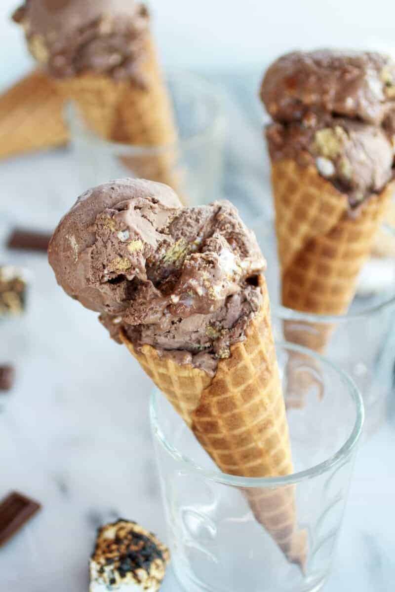 Toasted S'more Chocolate Fudge Ice Cream | https://fett-weg.today/