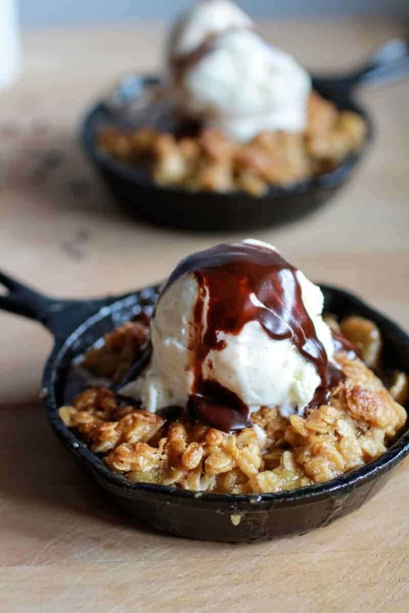 Oatmeal Cookie Banana Crisp with Chocolate Kahlua Sauce FG2-26