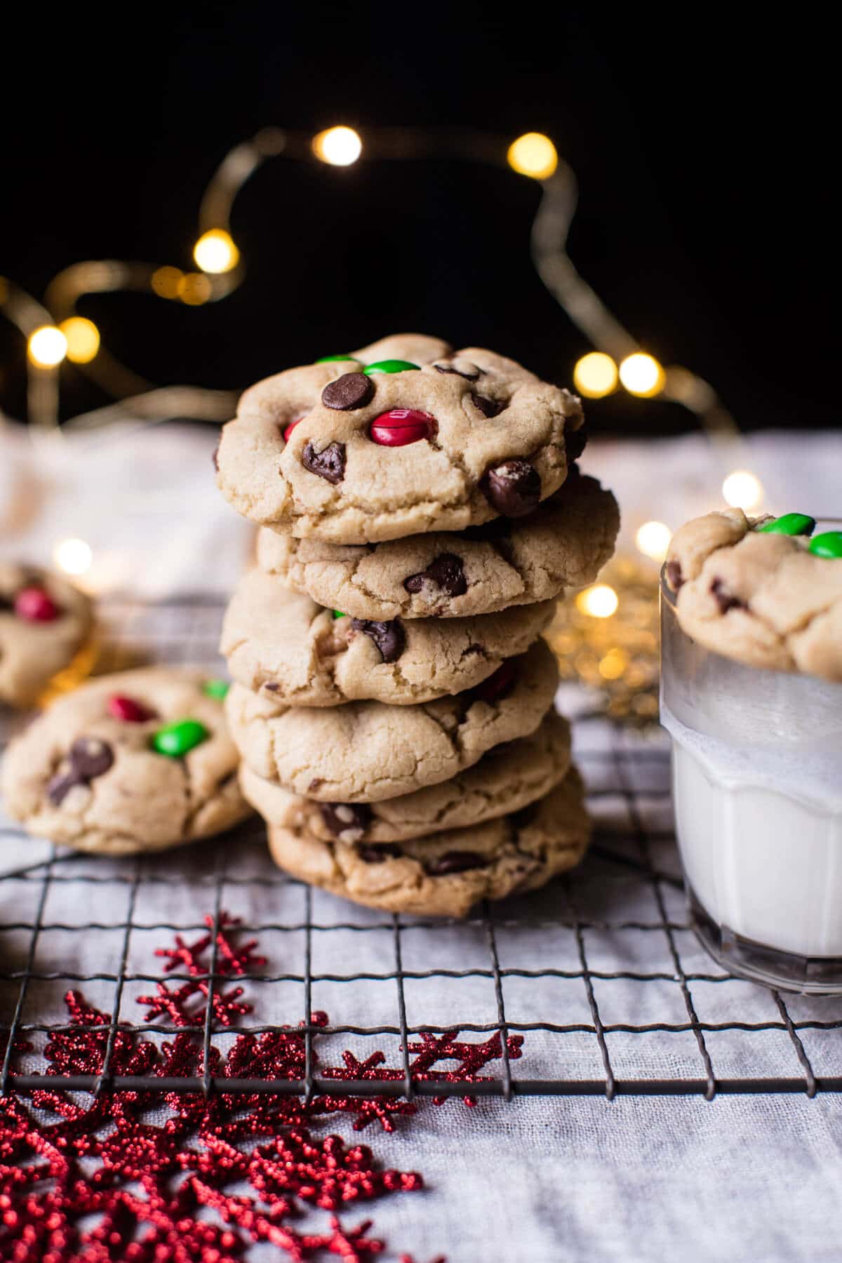 Christmas Chocolate Chip Cookies | halfbakedharvest.com @hbharvest