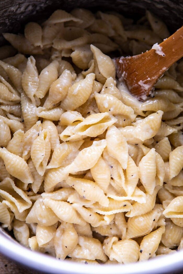 overhead photo of Instant Pot Cacio e Pepe in instant pot bowl