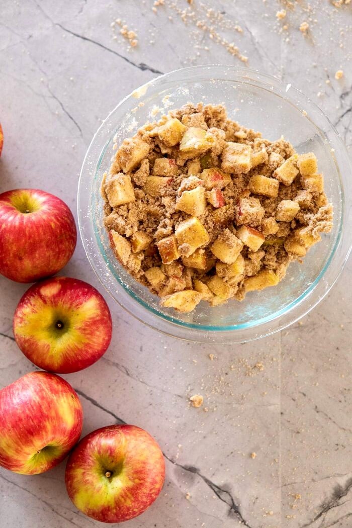 overhead photo of apple streusel 