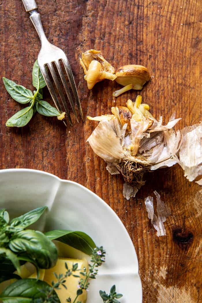 4 Cheese Roasted Garlic Alfredo Stuffed Spaghetti Squash | halffbakedharvest.com 4 Cheese Roasted Garlic Alfredo Stuffed Spaghetti Squash | halffbakedharvest.com