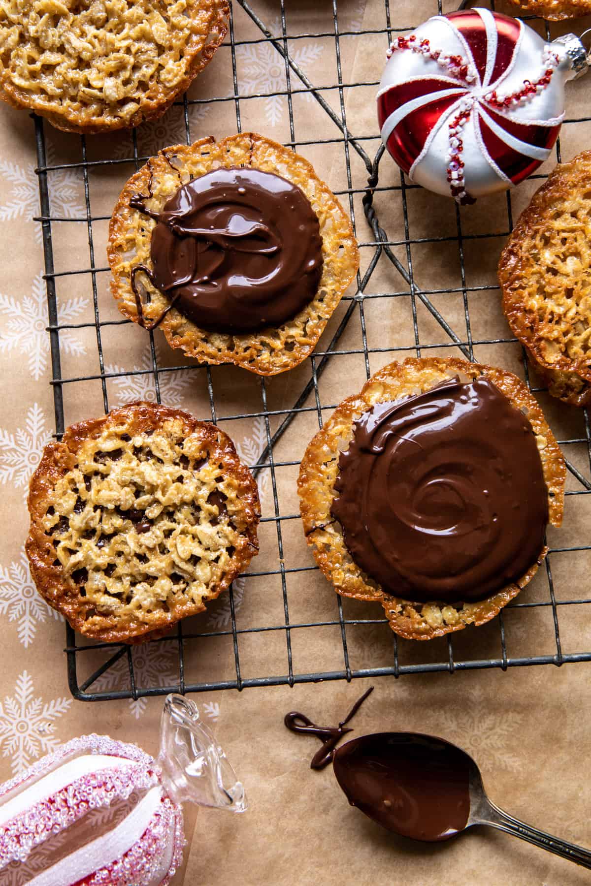 Easy Chocolate Oatmeal Lace Cookies | halfbakedharves.com