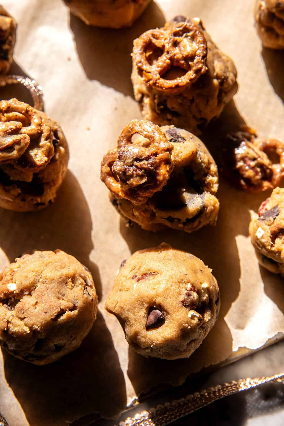 Salted Pretzel Praline Cookies | halfbakedharvest.com