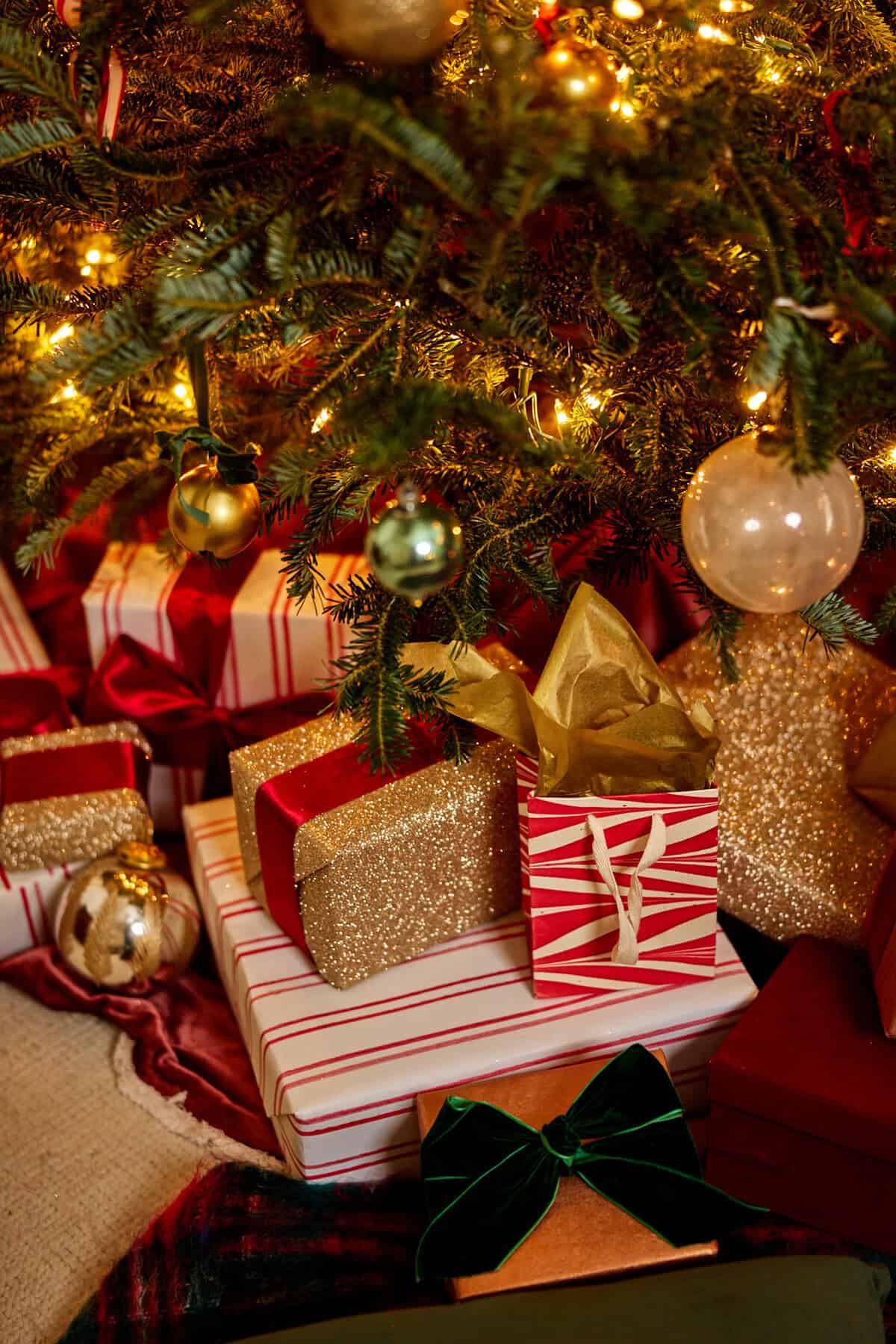 How to Host A Christmas Cookie Swap | halfbakedharvest.com